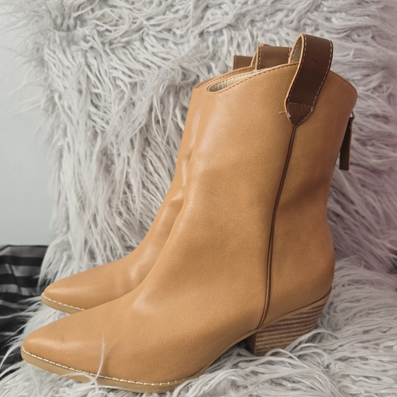 Oasis Society  Women's Tan Ankle Boots - Picture 4 of 12